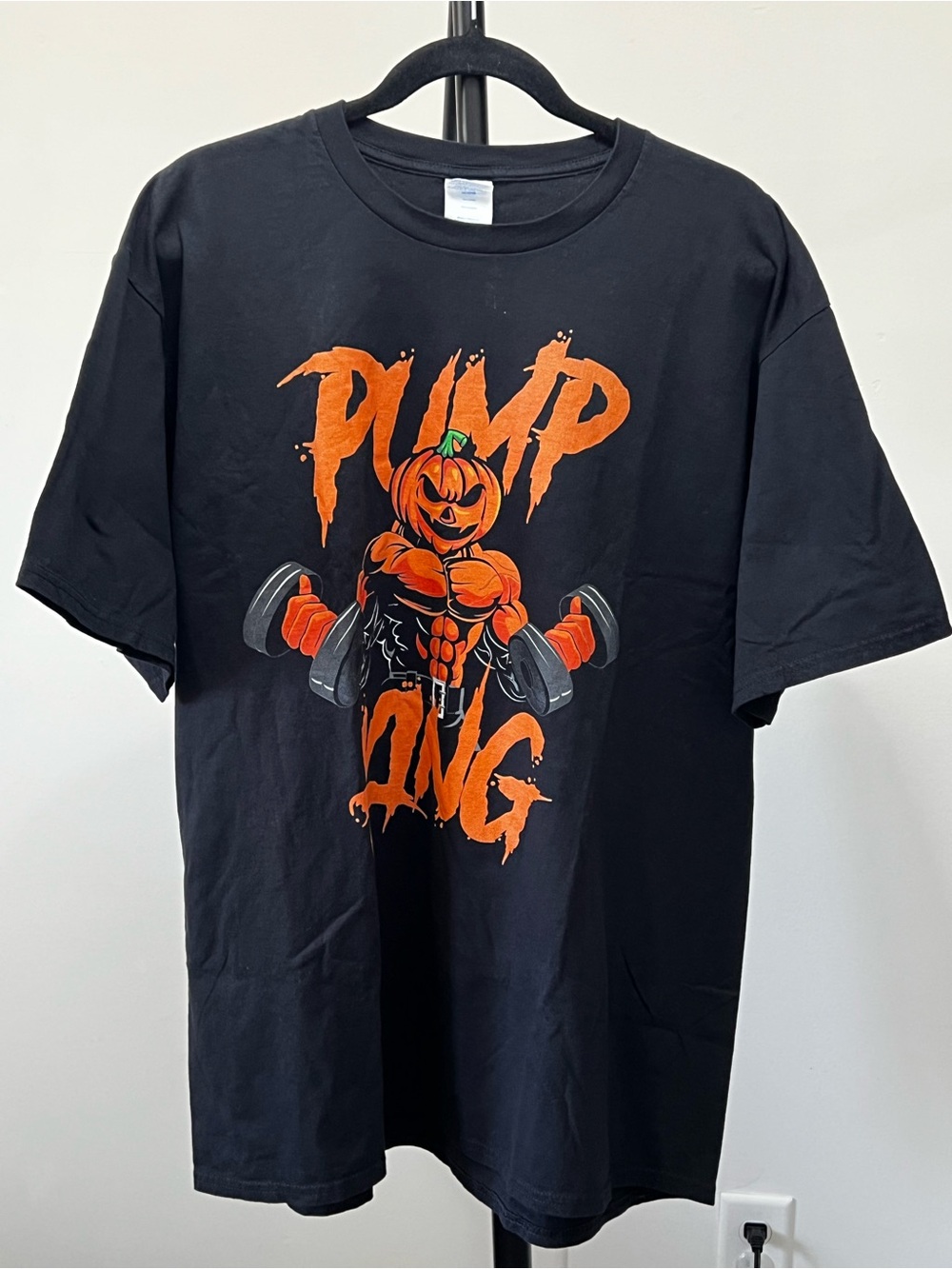 Black 'Pump King' Graphic Tee -Orange Print, Size XXL
